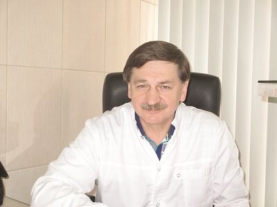 директор клиники «Азия Центр», Заслуженный врач России, профессор Сергей Вениаминович Клеменков