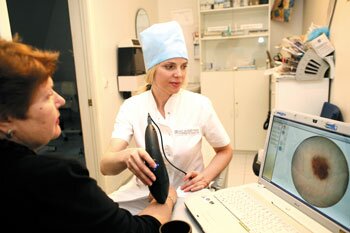 СИАскопическую диагностику проводит специалист «ИМК», дерматоонколог Наталья Борисовна Толстихина