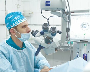 главный врач клиники современной офтальмологии «БЕРЕГ», врач-офтальмохирург Андрей Викторович ЛОХМАН