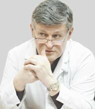 ведущий специалист клиники «ИНТЕРМЕДСЕРВИС-КРАСНОЯРСК», нейрохирург мирового уровня Александр Евгеньевич СИМОНОВИЧ